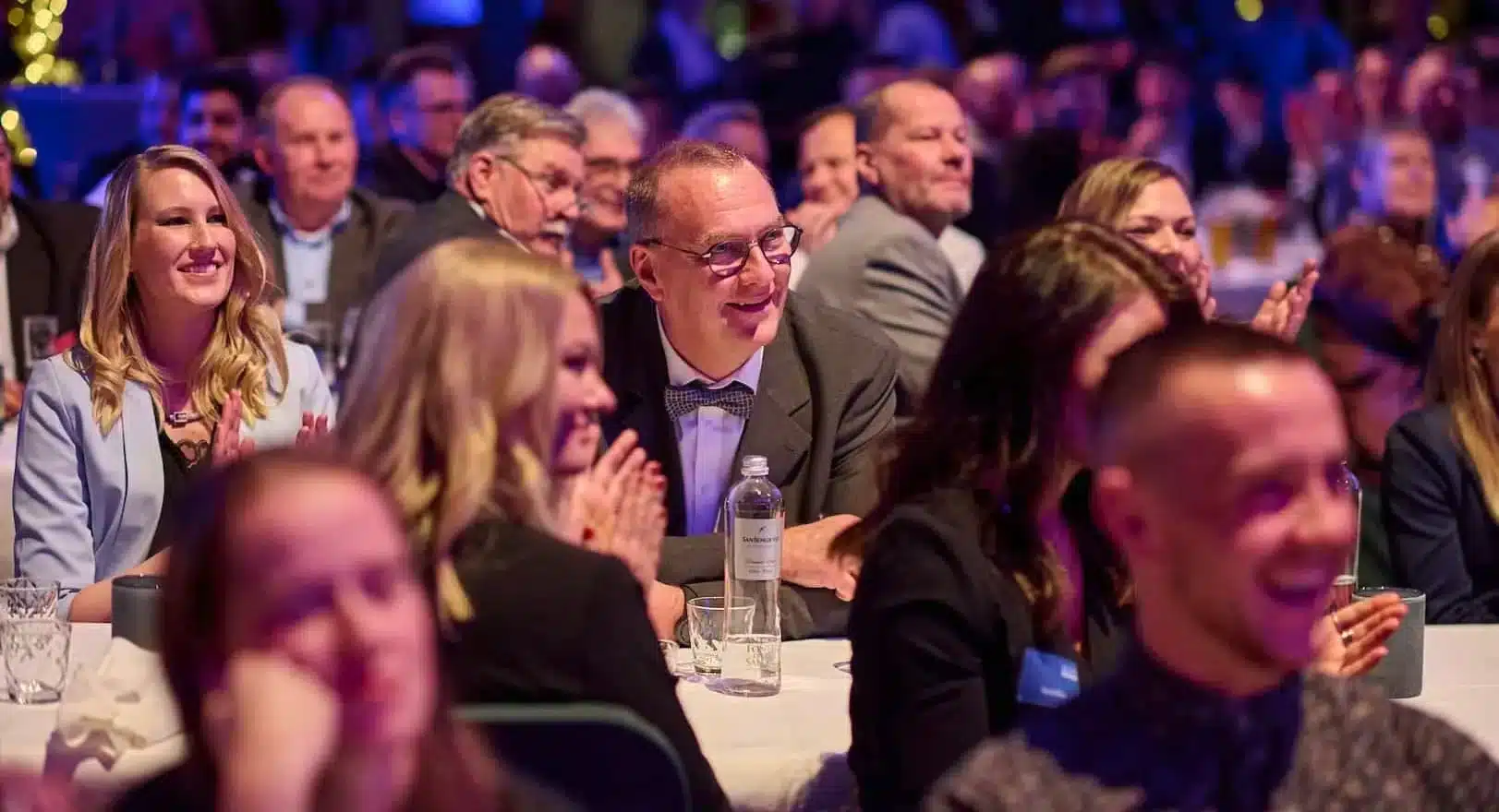 Bühnenshow von Magier Oliver Henke vor Publikum in Nürnberg