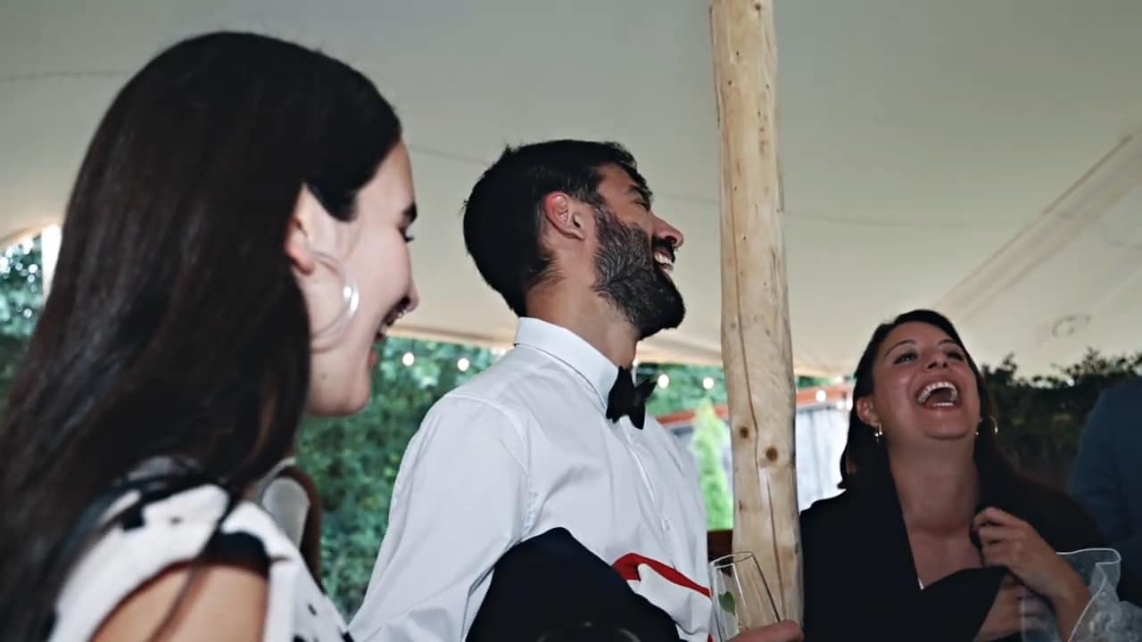 Oliver Henke unterhält Hochzeitsgäste im Festzelt